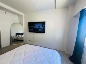 Brand new! Minimalist studio space