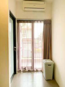 Behomy Maxley Lippo Karawaci