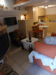 Avgonima Familys Rooms Father George