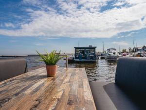 Holiday Home De Meerparel-1 by Interhome