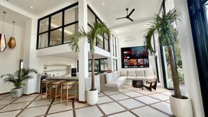 Villa Daya Canggu - 5 Mins to Beach, Rooftop Cinema and Private Cook