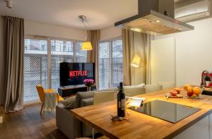 Śrutowa 8 Residence with Balcony & AC ProperUNIT