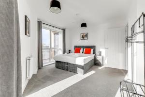 The Opulent Property Project ChelmsfordCityCentre 2Bed2Bath FreeParking Balcony