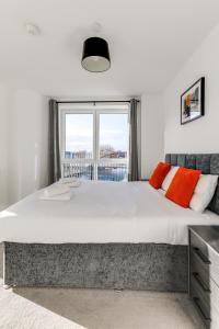 The Opulent Property Project ChelmsfordCityCentre 2Bed2Bath FreeParking Balcony