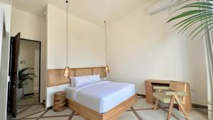 Villa Daya Canggu - 5 Mins to Beach, Rooftop Cinema and Private Cook