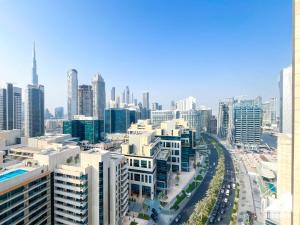 2BR Panoramic Skyline Haven with Jacuzzi