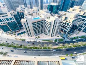 2BR Panoramic Skyline Haven with Jacuzzi