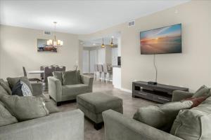 3 Bedrooms 2 Bathrooms Storey Lake 3120-208 Pc
