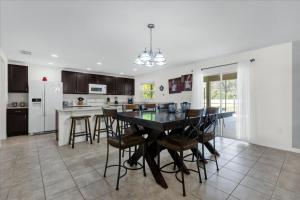 6 Bedrooms 45 Bathrooms Crystal Cove 957 Eg