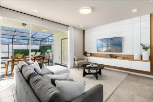 5 Bedrooms 45 Bathrooms Windsor Island3902 La