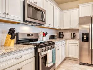 5 Bedrooms 4 Bathrooms Solterra 7553 Os