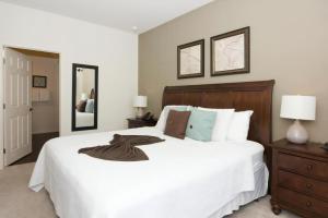 3 Bedrooms 2 Bathrooms West Lucaya 3216 Cp