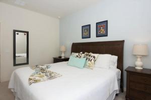 3 Bedrooms 2 Bathrooms West Lucaya 3216 Cp