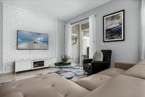 5 Bedrooms 4 Bathrooms Storey Lake 4813 Ll