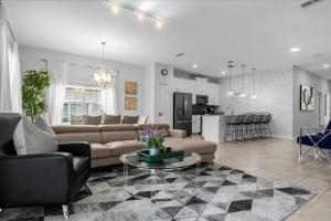 5 Bedrooms 4 Bathrooms Storey Lake 4813 Ll