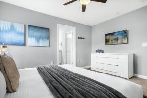 5 Bedrooms 4 Bathrooms Storey Lake 4813 Ll