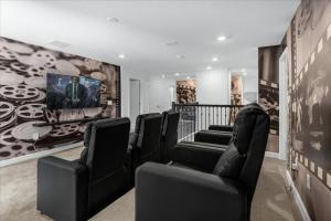 9 Bedrooms 5 Bathrooms Storey Lake 2976 Pl