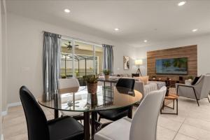 8 Bedroom 6 Bathroom Windsor Island 2070Lc