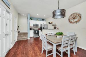 3 Bedrooms 2 Bathrooms Lucaya Village 16-102