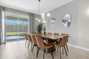 9 Bedrooms 5 Bathrooms Champions Gate 9170Sh