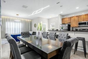 5 Bedroom 4 Bathroom Paradise Palms 8964 Cp