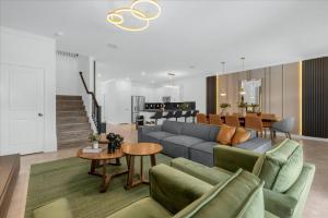 8 Bedroom 5 Bathroom Storey Lake 2992 Pl