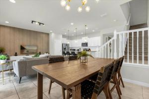 5 Bedrooms 45 Baths Windsor Westside 8924 Sa