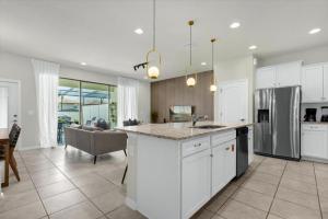 5 Bedrooms 45 Baths Windsor Westside 8924 Sa