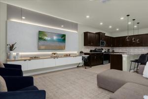 10 Bedrooms 8 Bathrooms Windsor Island 3104Md