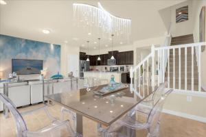 5 Bedrooms 45 Bathroomswindsor Westside8874Gc