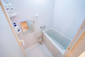 202Room, 5 mins walk from JR Kinshicho North Exit!Near Asakusa & Sky Tree!! The house is on the 2th floor with an elevator, convenient transportation There is a balcony and the room is soundproofed