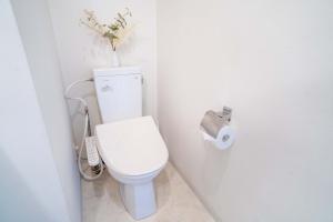 202Room, 5 mins walk from JR Kinshicho North Exit!Near Asakusa & Sky Tree!! The house is on the 2th floor with an elevator, convenient transportation There is a balcony and the room is soundproofed