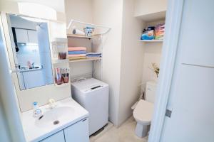 202Room, 5 mins walk from JR Kinshicho North Exit!Near Asakusa & Sky Tree!! The house is on the 2th floor with an elevator, convenient transportation There is a balcony and the room is soundproofed