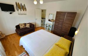 1 Bedroom Cozy Apartment In Vrbnik