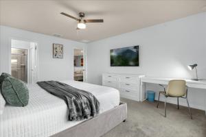 5 Bedrooms 4 Bathrooms Solterra 7542 Os