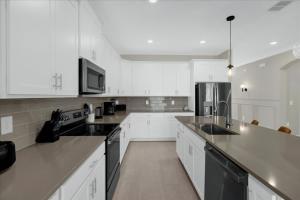 6 Bedrooms 5 Bathrooms Champions Gate 8979 Pt