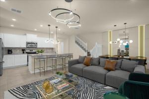 5 Bedrooms 45 Bathrooms Windsor Island 4234La