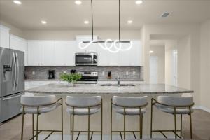 5 Bedrooms 45 Bathrooms Windsor Island 4234La