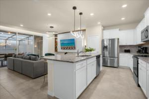 5 Bedrooms 45 Bathrooms Windsor Island 4234La