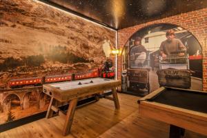 7 Bedrooms 55 Bathrooms Windsor Cay 16202Tw