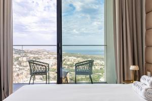 Sunset View Designer Apartment With Pool Access