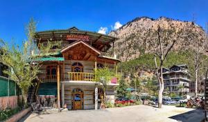 Diya Palace Kasol with Parking in Main kasol