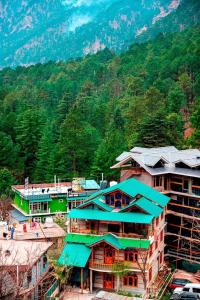 Diya Palace Kasol with Parking in Main kasol