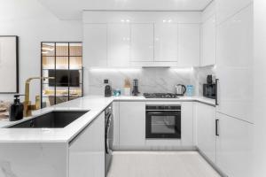Chic 1BR Getaway, Sleeps 4, Stunning Pool Views