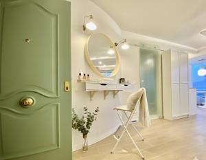 Dream of light and Beach THE GREEN DOOR