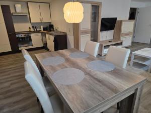 FERIENWOHNUNG 70m2 APARTMENT in ZITTAUER STADTZENTRUM INNENSTADT INNENRING TOP LAGE - WOHNEN AUF ZEIT IN ZITTAU - 2 RAUM WOHNUNG