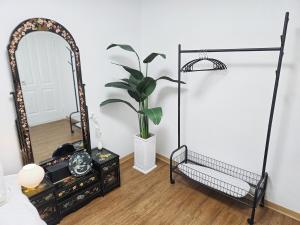 5 minutes walk from Cheongdam Station 8 minutes from Gangnamgu Office Station