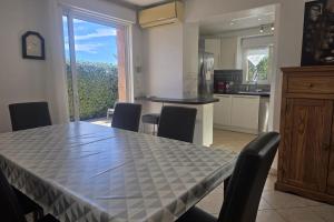 Beautiful Apartment with Garden Near Beach