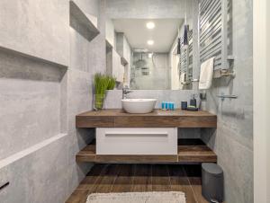 Stysia Superior Apartment by BookingHost