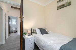 Spacious 4-Bedroom Family Home near Wembley